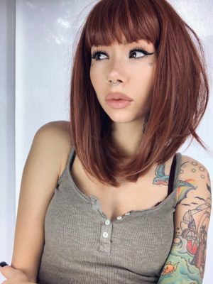 short auburn wig with bangs